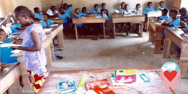 bambini che frequentano la scuola