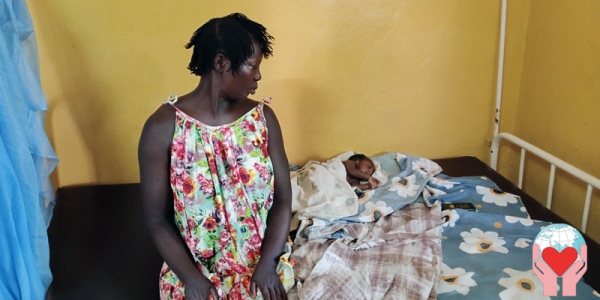Mamma con neonato