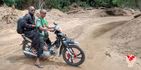Sacerdote in motocicletta