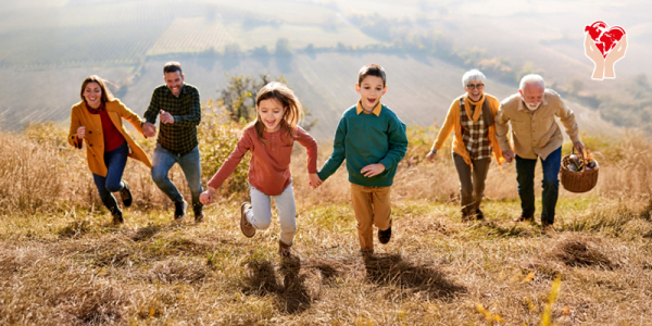 Famiglia con bambini in montagna